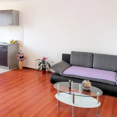Modern With Sea View In 68 M² 아파트 *